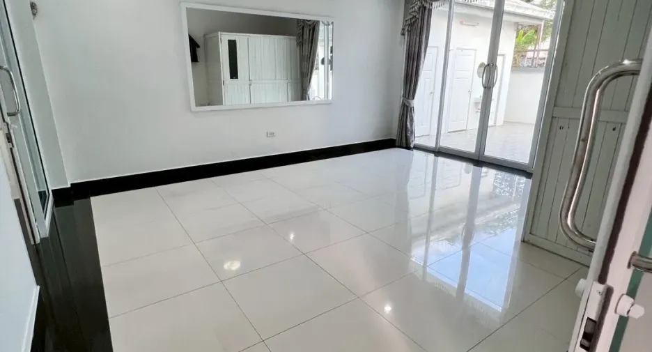 Casa en venta y en alquiler de 3 habitaciones en Mueang Chon Buri, Chonburi