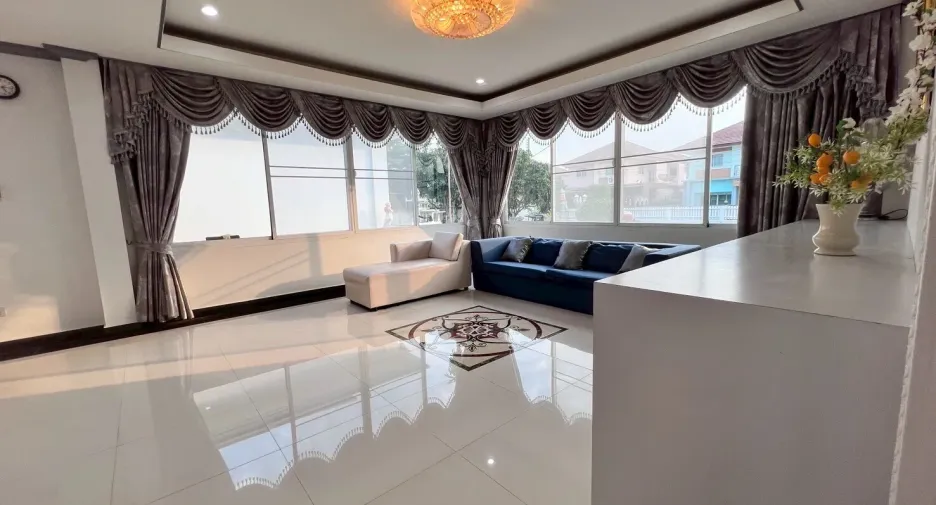 Casa en venta y en alquiler de 3 habitaciones en Mueang Chon Buri, Chonburi