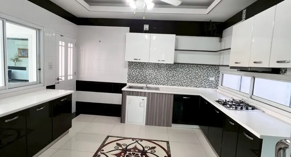 Casa en venta y en alquiler de 3 habitaciones en Mueang Chon Buri, Chonburi