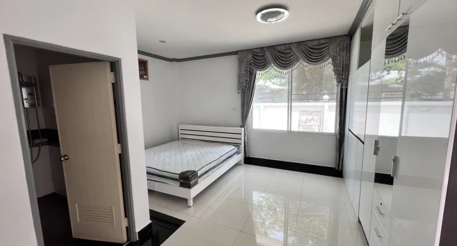 Casa en venta y en alquiler de 3 habitaciones en Mueang Chon Buri, Chonburi