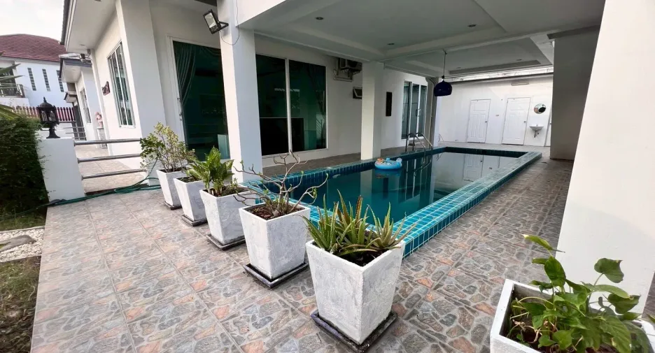 Casa en venta y en alquiler de 3 habitaciones en Mueang Chon Buri, Chonburi