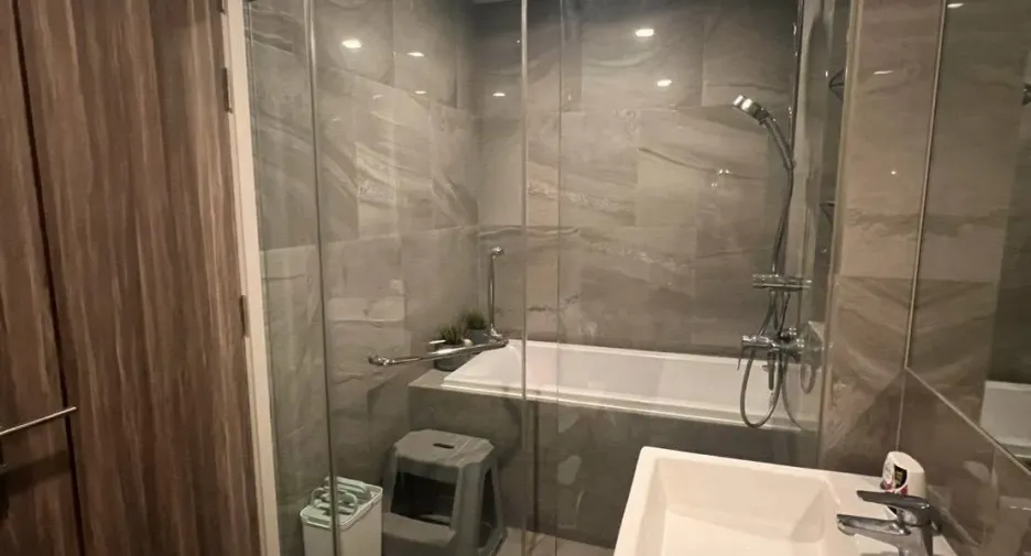 For rent 1 bed condo in Khlong Toei, Bangkok