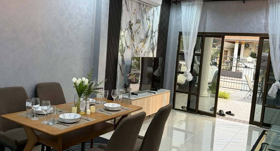 For rent 3 bedrooms villa in Bang Lamung, Chonburi