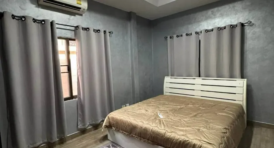 For rent 3 bedrooms villa in Bang Lamung, Chonburi