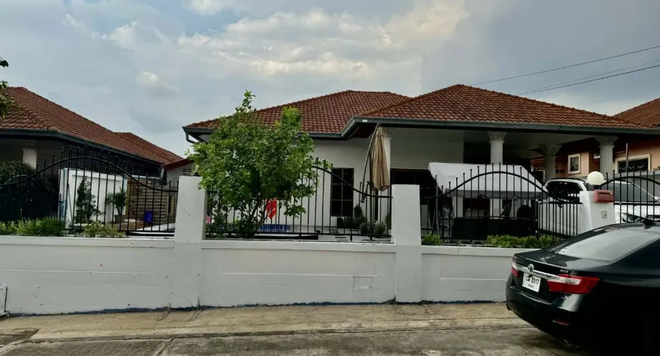 For rent 3 bedrooms villa in Bang Lamung, Chonburi