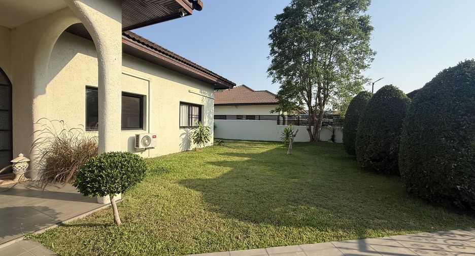Casa en alquiler de 4 habitaciones en Bang Lamung, Chonburi