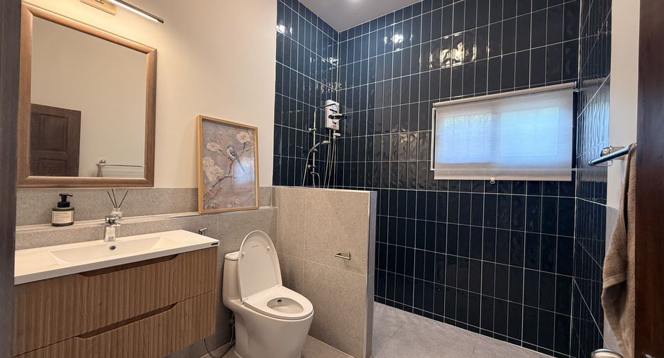 Casa en alquiler de 4 habitaciones en Bang Lamung, Chonburi