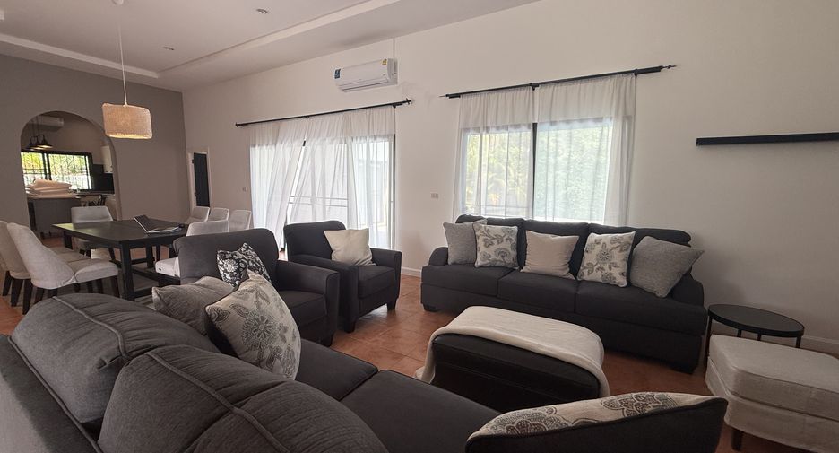 Casa en alquiler de 4 habitaciones en Bang Lamung, Chonburi
