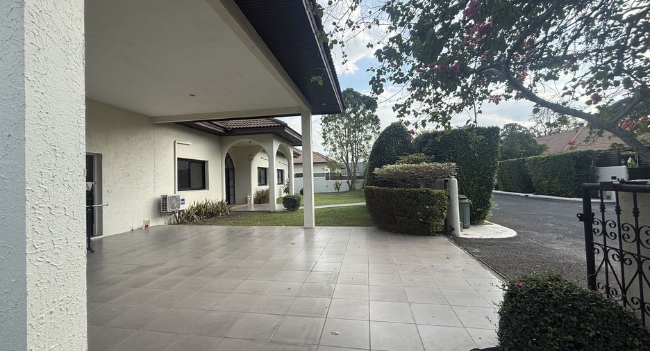 Casa en alquiler de 4 habitaciones en Bang Lamung, Chonburi