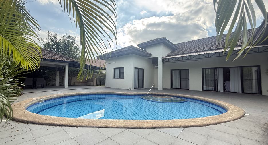 Casa en alquiler de 4 habitaciones en Bang Lamung, Chonburi