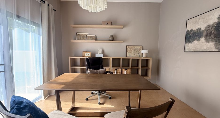 Casa en alquiler de 4 habitaciones en Bang Lamung, Chonburi