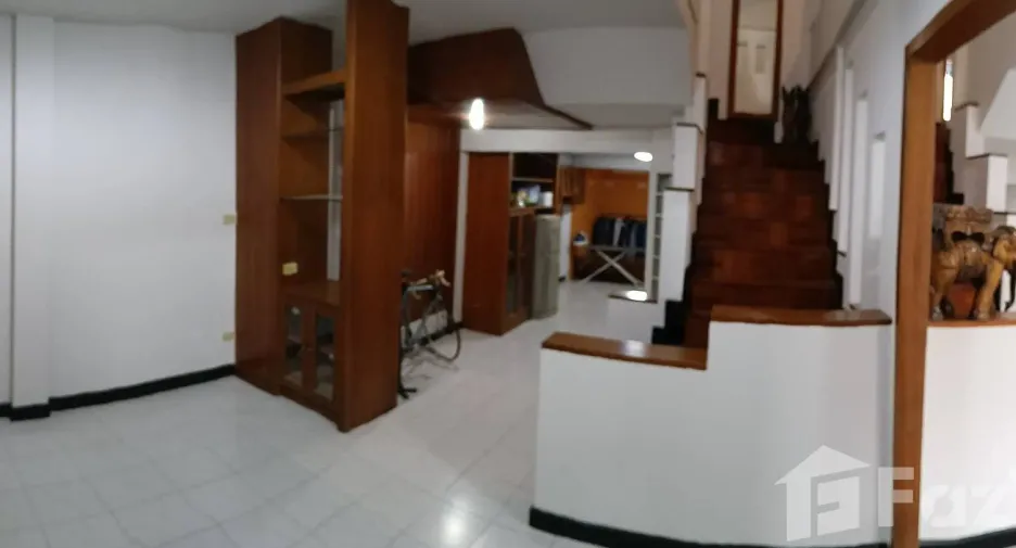 For sale 4 bedrooms townhouse in Mueang Chiang Mai, Chiang Mai