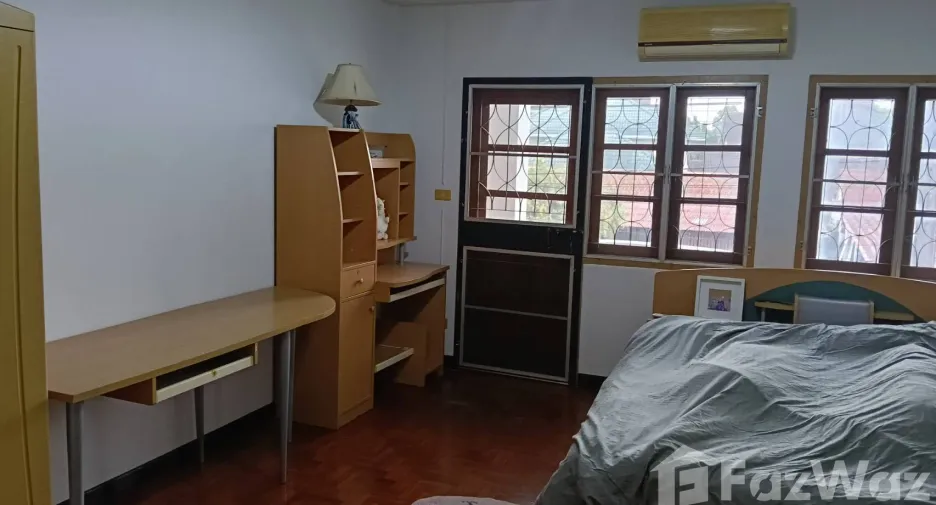 For sale 4 bedrooms townhouse in Mueang Chiang Mai, Chiang Mai