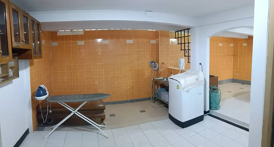 For sale 4 bedrooms townhouse in Mueang Chiang Mai, Chiang Mai