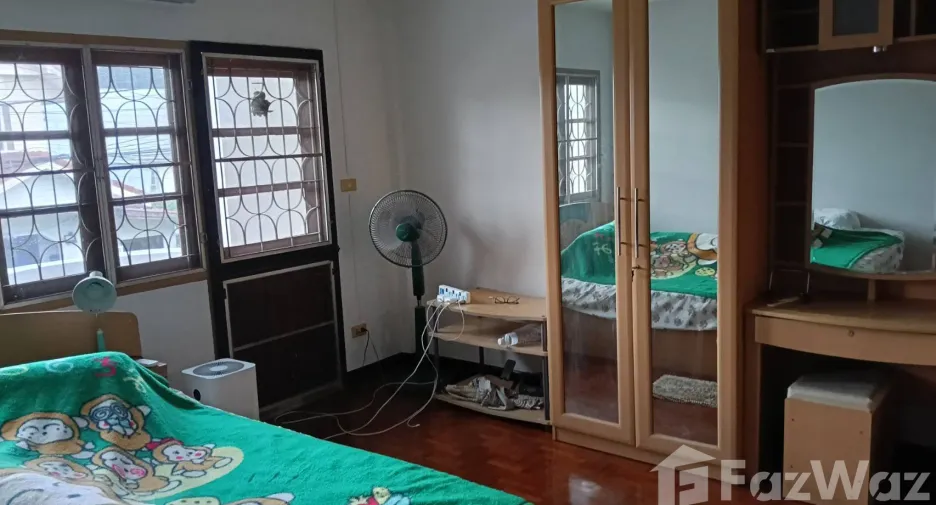 For sale 4 bedrooms townhouse in Mueang Chiang Mai, Chiang Mai