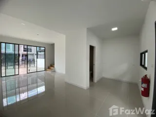 For sale and for rent 3 bedrooms townhouse in Lat Krabang, Bangkok