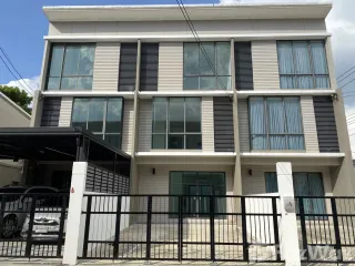 For sale and for rent 3 bedrooms townhouse in Lat Krabang, Bangkok