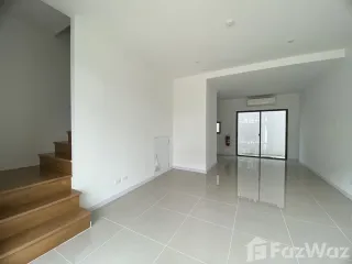 For sale and for rent 3 bedrooms townhouse in Lat Krabang, Bangkok