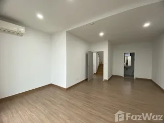 For sale and for rent 3 bedrooms townhouse in Lat Krabang, Bangkok