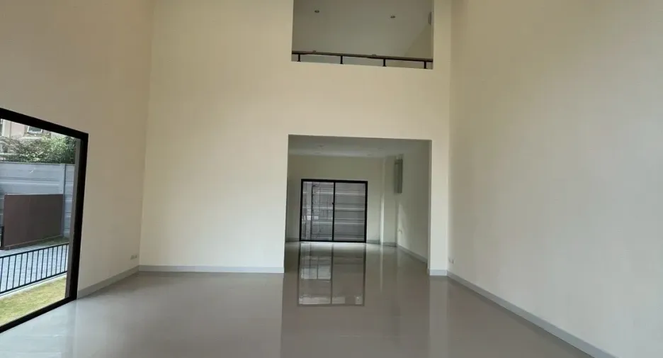 For sale 3 bedrooms retail Space in Bang Phli, Samut Prakan