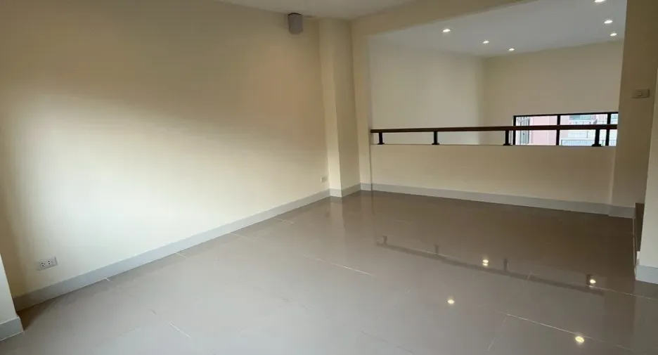 For sale 3 bedrooms retail Space in Bang Phli, Samut Prakan
