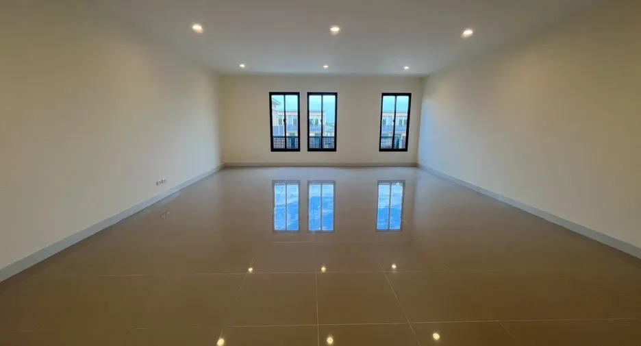 For sale 3 bedrooms retail Space in Bang Phli, Samut Prakan