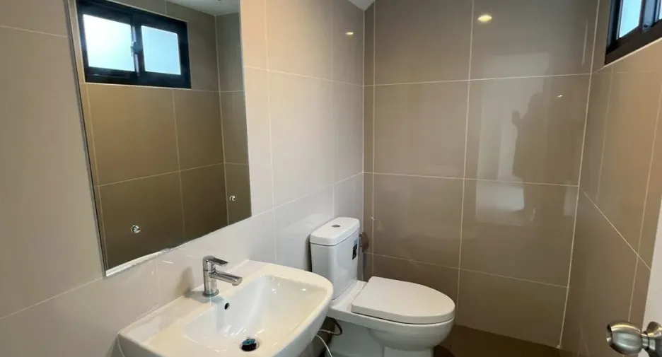 For sale 3 bedrooms retail Space in Bang Phli, Samut Prakan