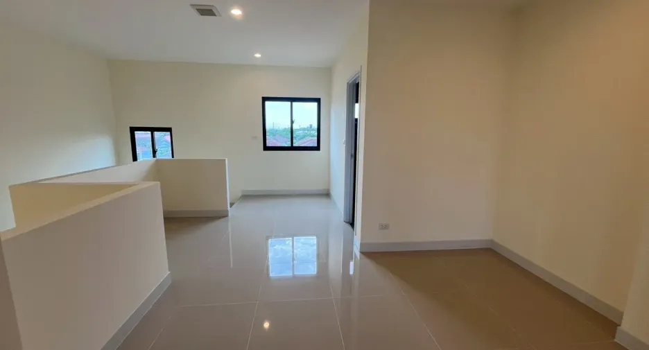 For sale 3 bedrooms retail Space in Bang Phli, Samut Prakan