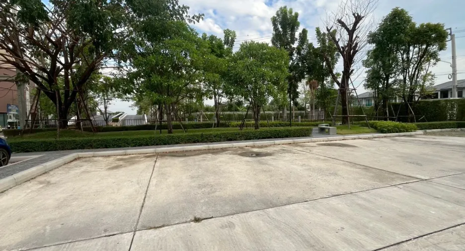 For sale 3 bedrooms retail Space in Bang Phli, Samut Prakan