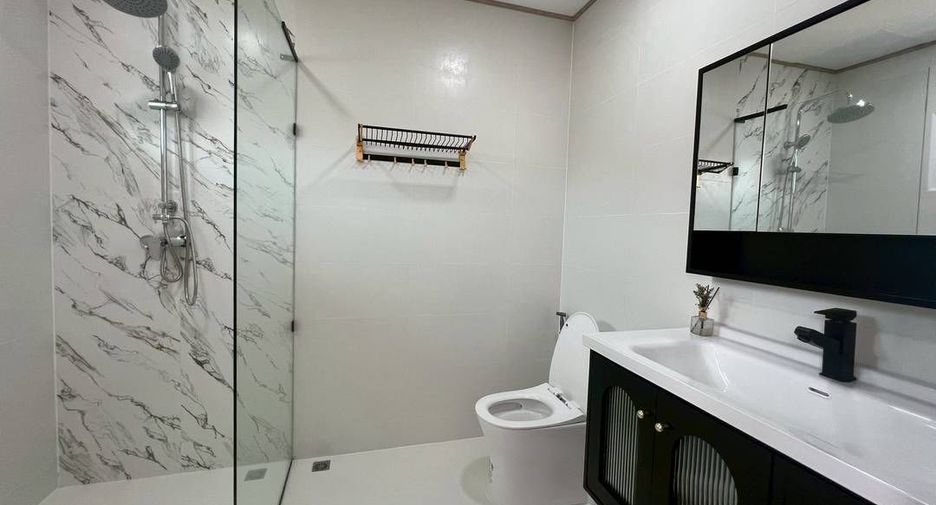 For sale 4 bedrooms villa in Bang Lamung, Chonburi