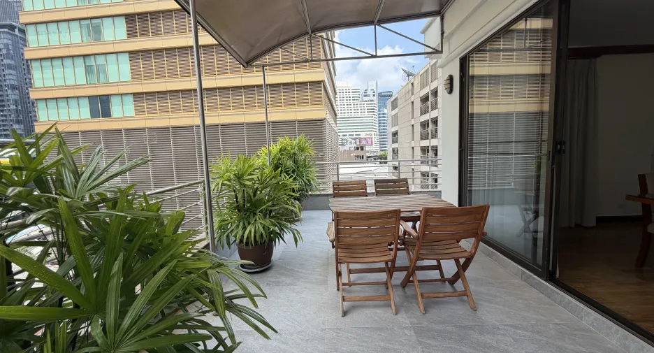 For rent 3 bedrooms apartment in Khlong Toei, Bangkok