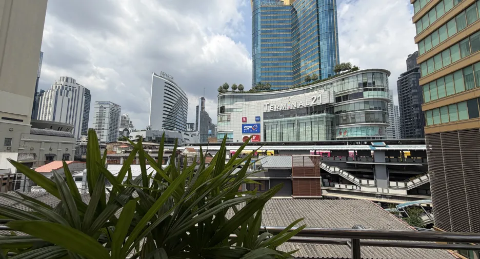For rent 3 bedrooms apartment in Khlong Toei, Bangkok