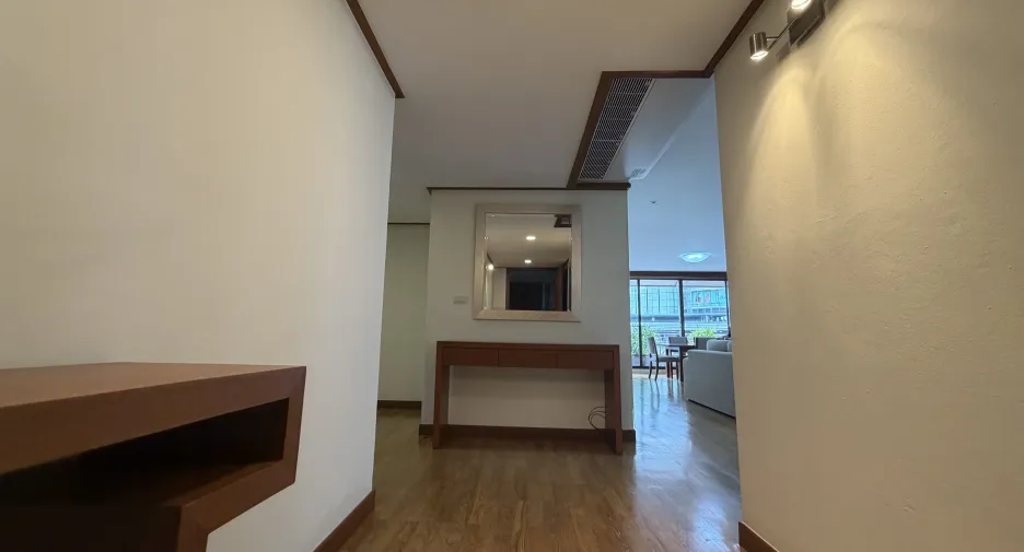 For rent 3 bedrooms apartment in Khlong Toei, Bangkok