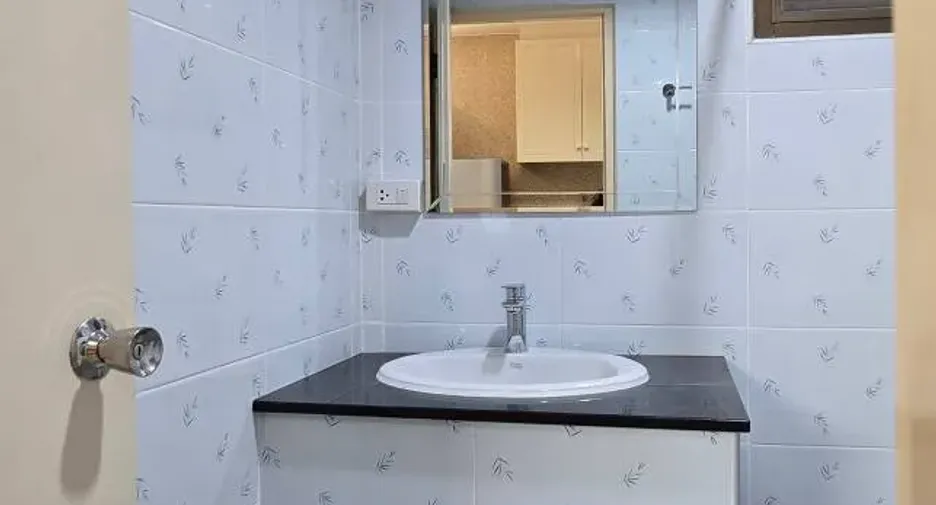 For rent 1 bed condo in Pathum Wan, Bangkok