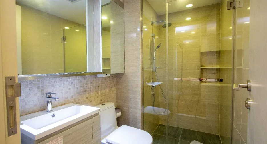 For rent 2 bedrooms condo in Khlong Toei, Bangkok