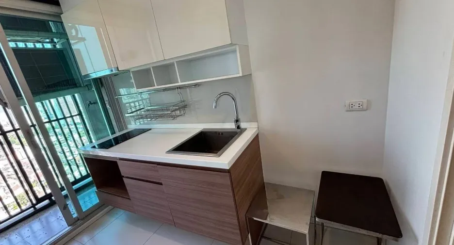 Wohnung zur Miete mit 1 Zimmer in Yan Nawa, Bangkok