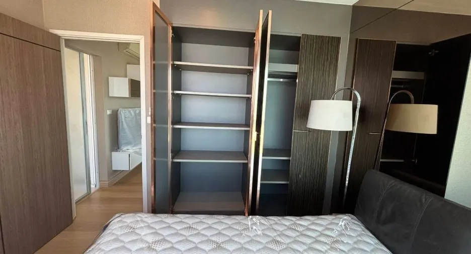Wohnung zur Miete mit 1 Zimmer in Yan Nawa, Bangkok