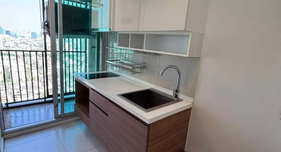 Wohnung zur Miete mit 1 Zimmer in Yan Nawa, Bangkok