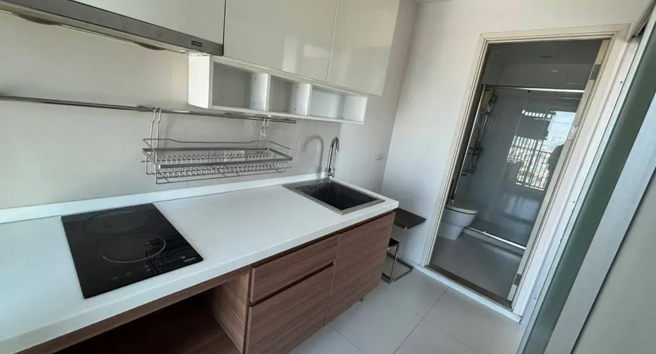 Wohnung zur Miete mit 1 Zimmer in Yan Nawa, Bangkok