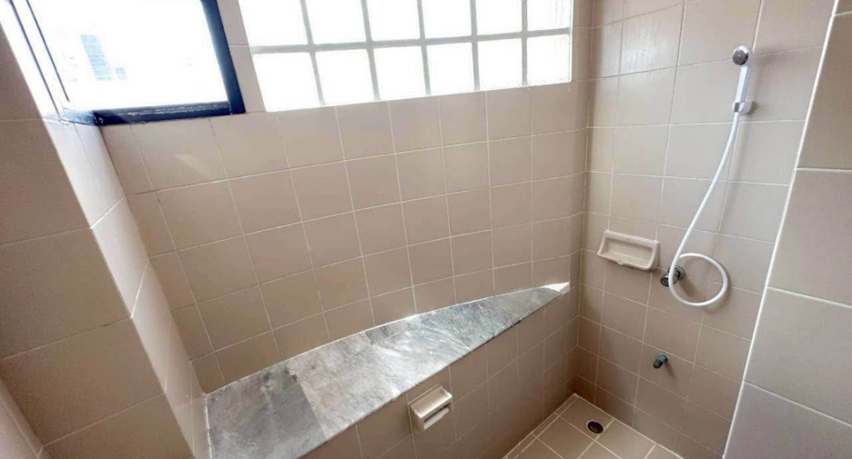 For rent 5 bedrooms house in Phra Khanong, Bangkok