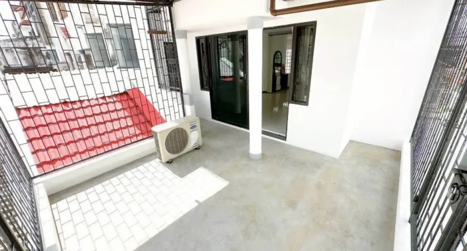 出租 5 卧室 独立屋 在 Phra Khanong, 曼谷