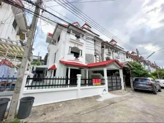 出租 5 卧室 独立屋 在 Phra Khanong, 曼谷