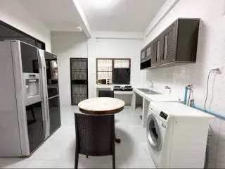 出租 5 卧室 独立屋 在 Phra Khanong, 曼谷