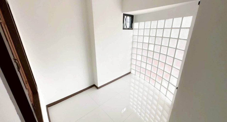 For rent 5 bedrooms house in Phra Khanong, Bangkok