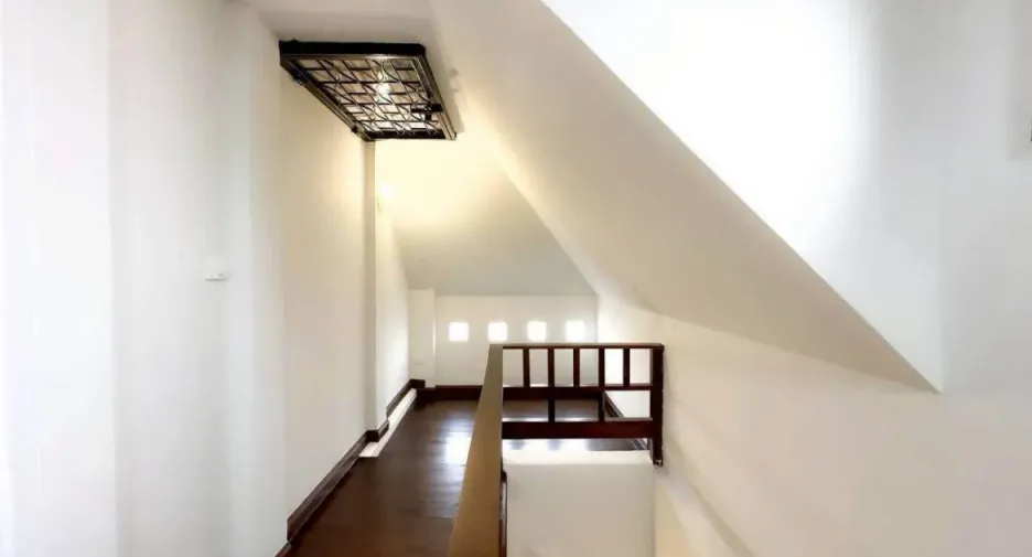 出租 5 卧室 独立屋 在 Phra Khanong, 曼谷