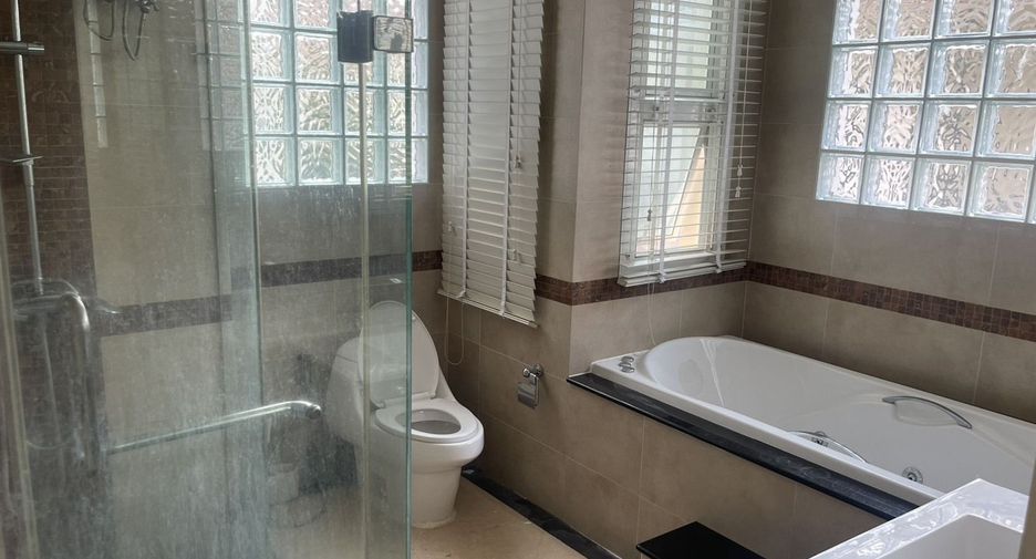 For rent 5 bedrooms house in Khan Na Yao, Bangkok