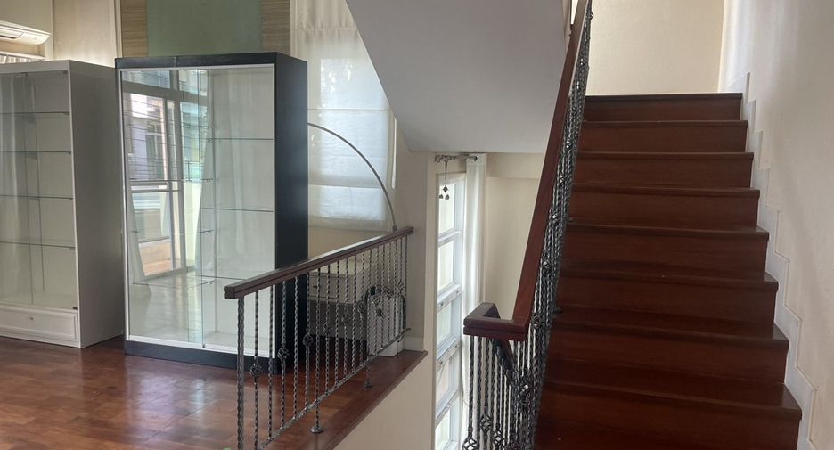 For rent 5 bedrooms house in Khan Na Yao, Bangkok