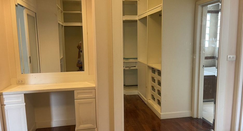 For rent 5 bedrooms house in Khan Na Yao, Bangkok