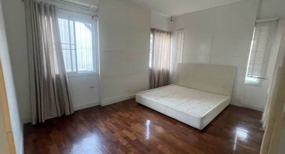 For rent 5 bedrooms house in Khan Na Yao, Bangkok