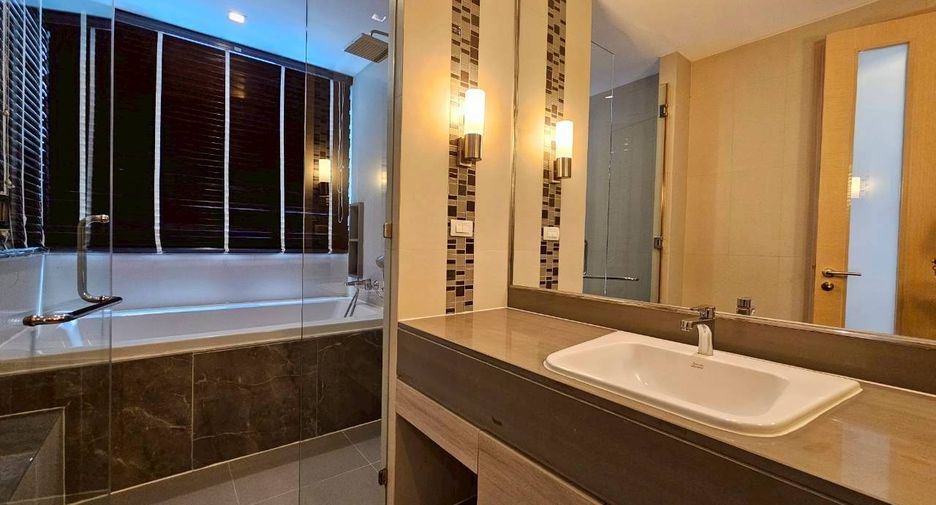For rent 3 bedrooms condo in Watthana, Bangkok